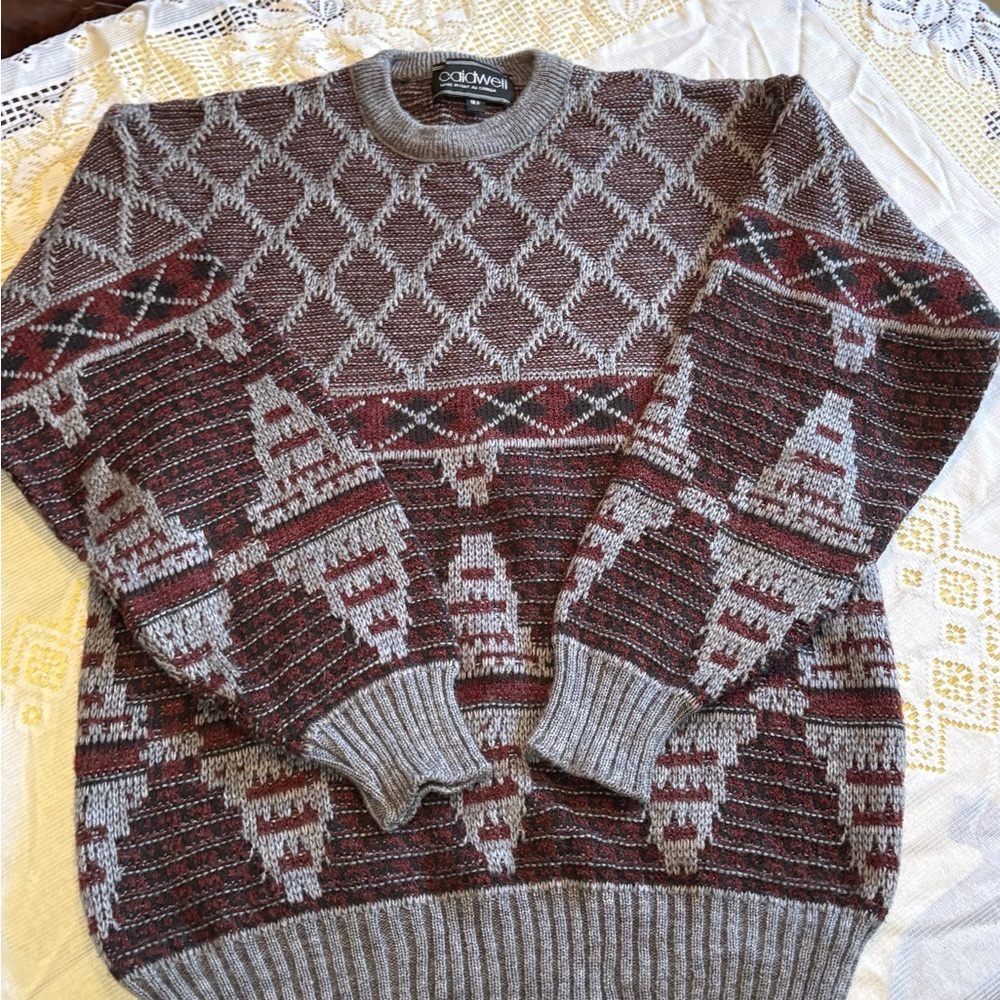Vintage Men's Burgundy and Gray Patterned Crewneck Sweater